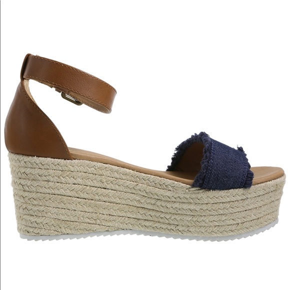 Women's Platform Wedge Sandal - Picture 2 of 2